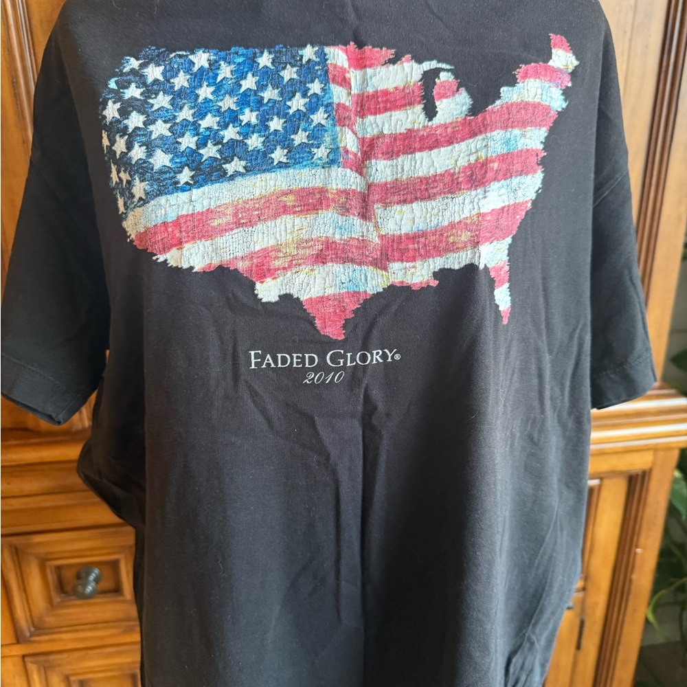 Faded Glory Black Tee with USA Map Flag Design